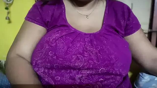 Sassy-Queen from StripChat