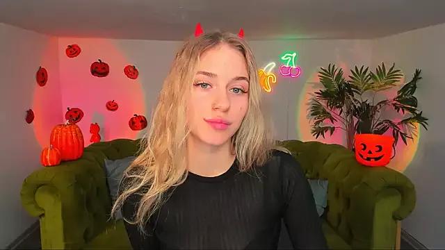 sassy_cutie from StripChat is Freechat