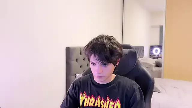 SasukeUhchiaa from StripChat