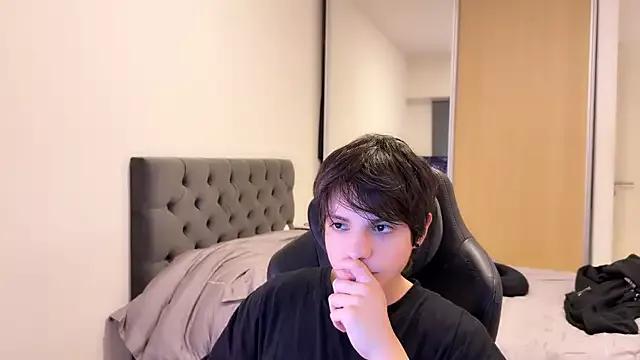 SasukeUhchiaa from StripChat