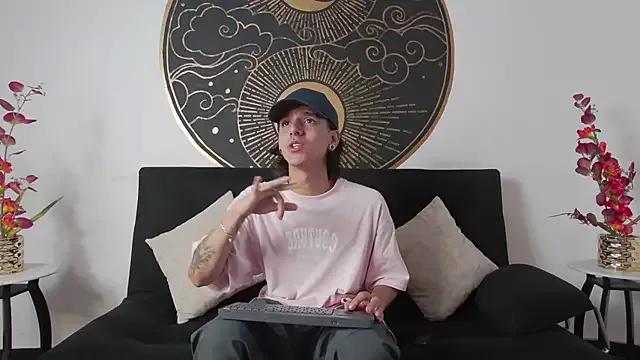 saul_stonee from StripChat is Freechat