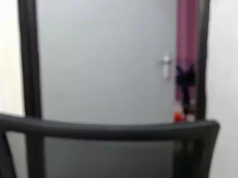 savage_laura from StripChat