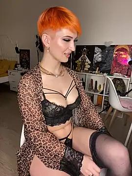 SavageLily from StripChat