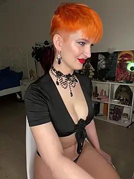 SavageLily from StripChat