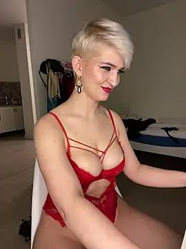 SavageLily from StripChat