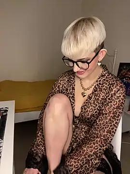 SavageLily from StripChat