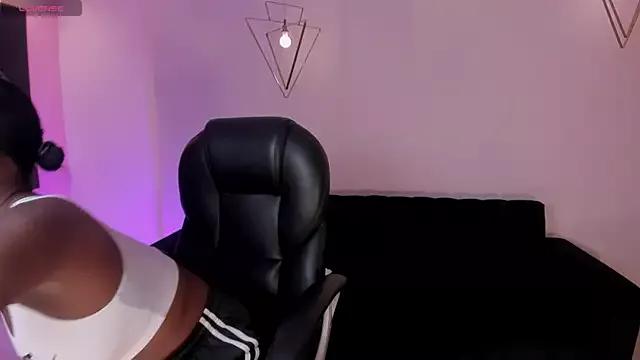 SavannahStorm from StripChat
