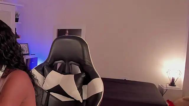 SavannahWildee from StripChat