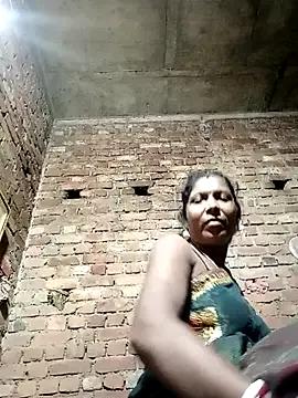 Savita992 from StripChat is Freechat