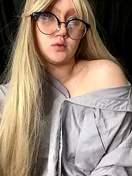 Scarlett_Shadow from StripChat is Freechat