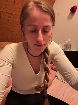 secret-sara from StripChat is Freechat