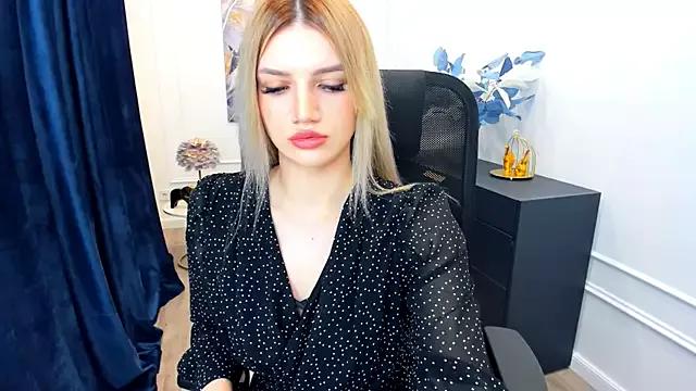SelenaeMoore from StripChat