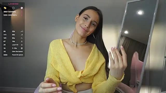 SelenaHold from StripChat
