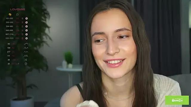 SelenaHold from StripChat