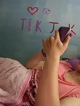 Sellena2 from StripChat