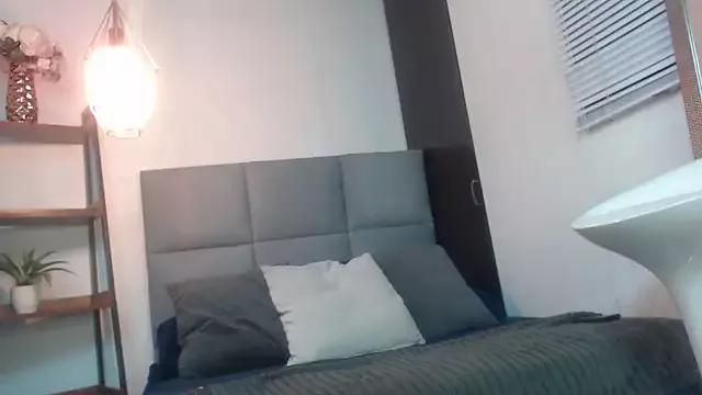 Serena_Laurent_ from StripChat is Freechat