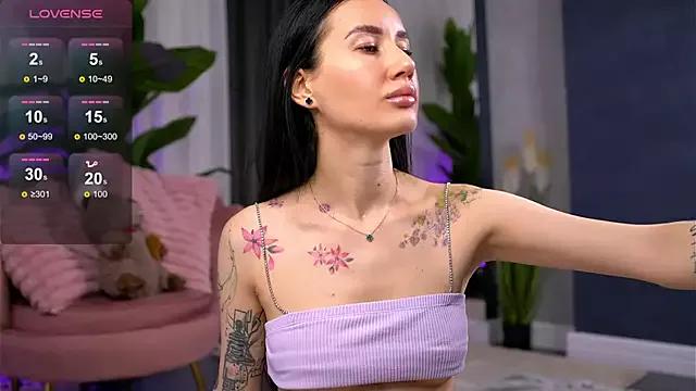 SerenaVelour from StripChat is Freechat