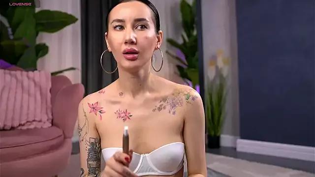 SerenaVelour from StripChat