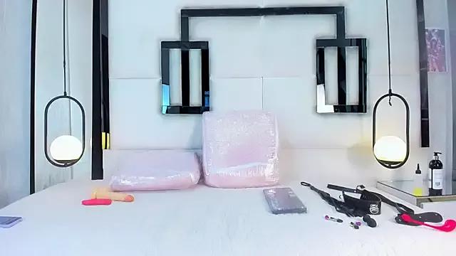 SerenaWild1 from StripChat is Freechat