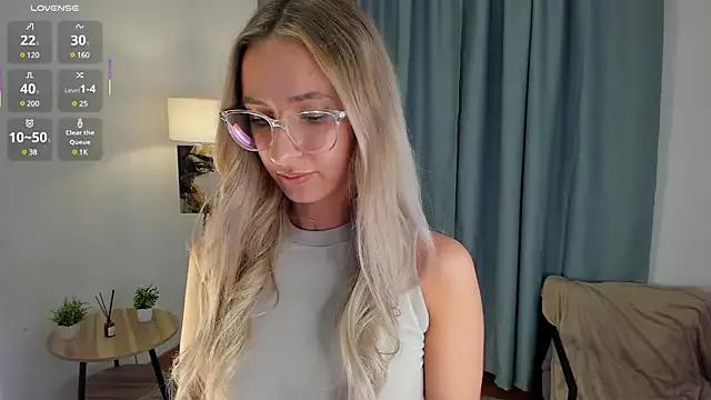serene_velmire from StripChat