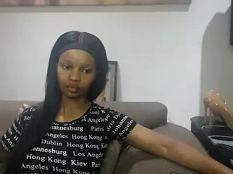 SereneLips from StripChat