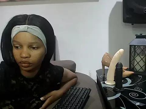 SereneLips from StripChat