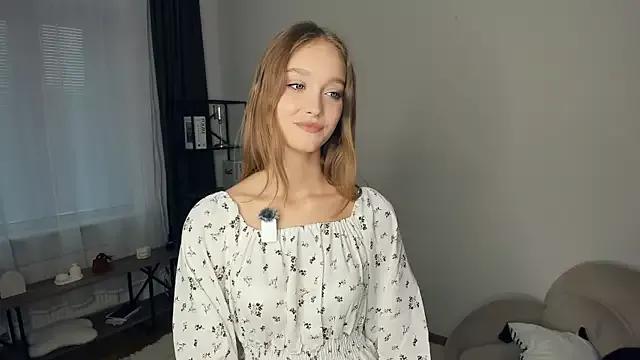 SerrenaAa from StripChat is Freechat