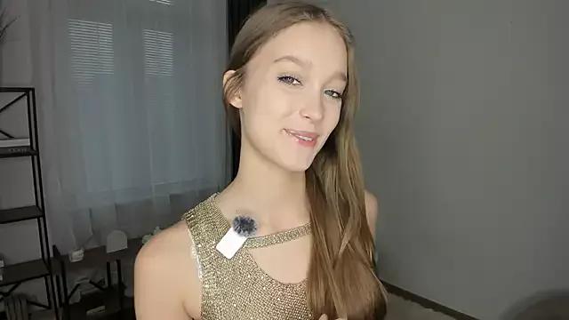 Photos of SerrenaAa from StripChat is Freechat