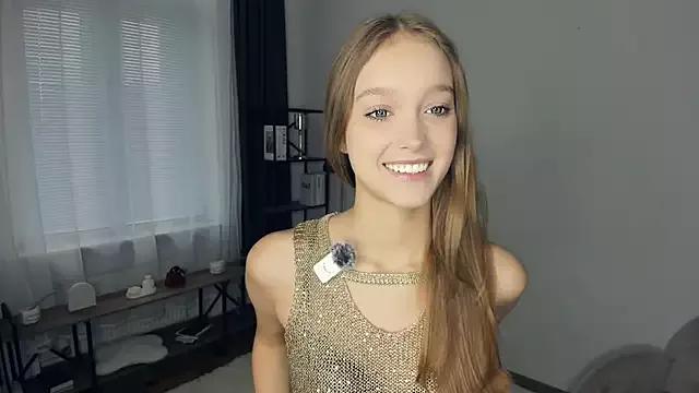 Photos of SerrenaAa from StripChat is Freechat