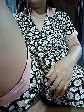Sexfull33 on StripChat