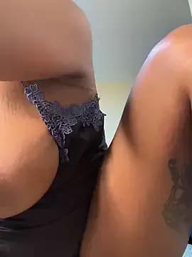 SexxyLunar from StripChat