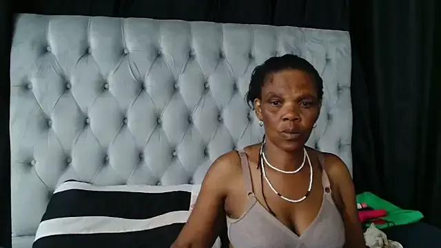 SexyBeverly_ from StripChat is Freechat