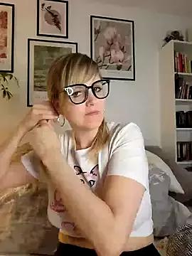 Photos of Sexybiene969 from StripChat is Freechat