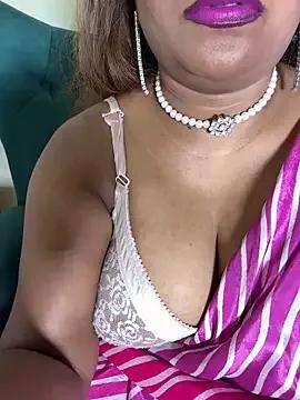 Sexyhotyrani from StripChat is Freechat