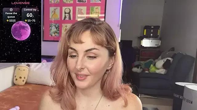 sexylittlefriend from StripChat is Freechat