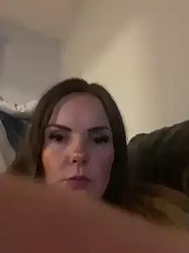 SexyLoLoUK from StripChat is Freechat