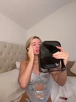 SexySaraxxoo from StripChat is Freechat
