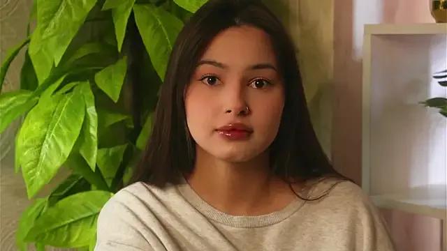 ShaynaHarns from StripChat is Freechat
