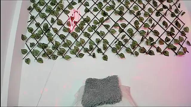 Shinny_Crystal from StripChat is Freechat