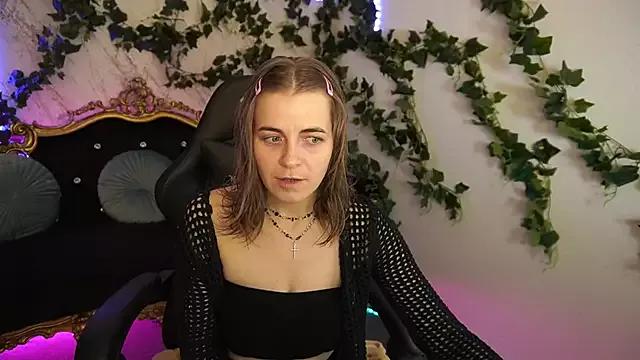ShinyfromUa from StripChat is Freechat