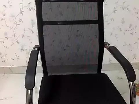 Shinykrisha from StripChat is Freechat