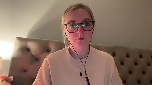 short_sweetpea from StripChat is Freechat