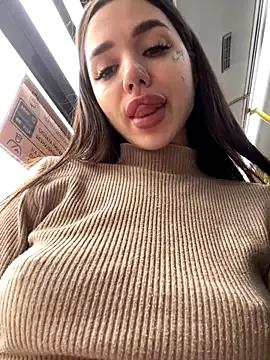 shuggybaby from StripChat is Freechat
