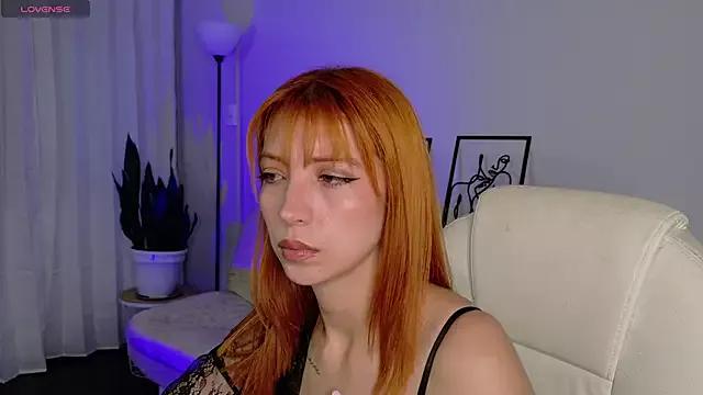 Sienna_Bellucci from StripChat is Freechat