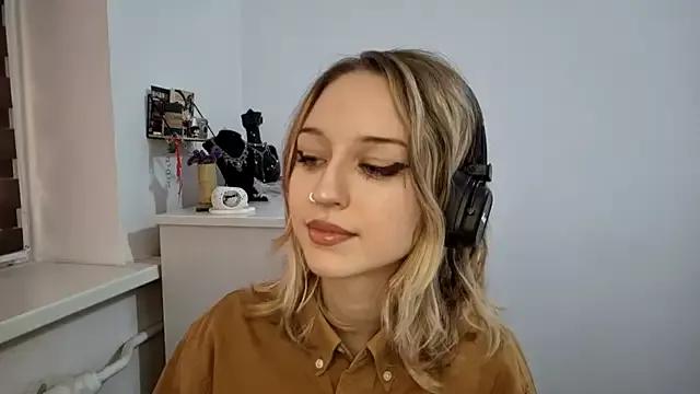 SilvanaKelson from StripChat is Freechat