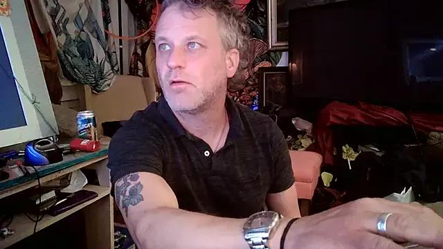 SilverandFox from StripChat is Freechat
