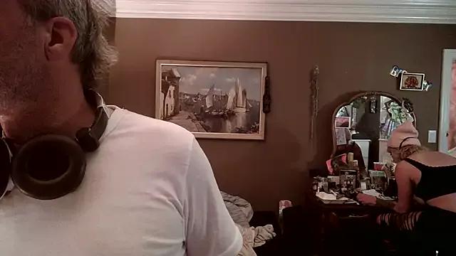 Photos of SilverandFox from StripChat is Freechat