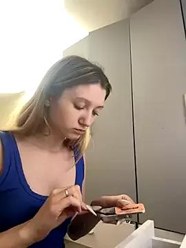 SilverxKitty from StripChat is Freechat