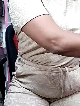 SimmiHot from StripChat