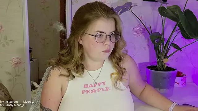 sinnamon_ from StripChat is Freechat